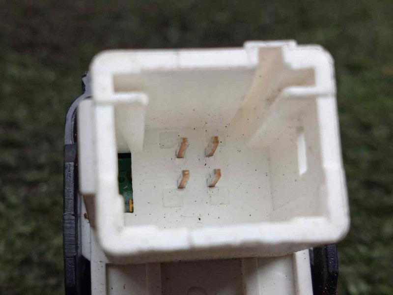 Recambio de mando elevalunas trasero izquierdo para opel crossland x 1.2 referencia OEM IAM 13483539 4.PINES 