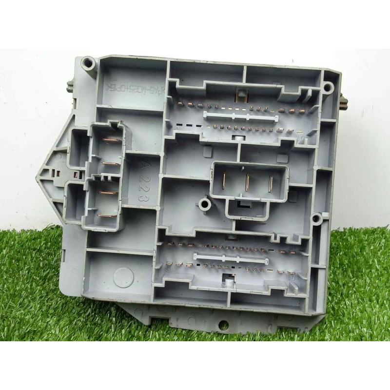 Recambio de caja reles / fusibles para alfa romeo 147 (190) 1.6 16v cat referencia OEM IAM 51742419  