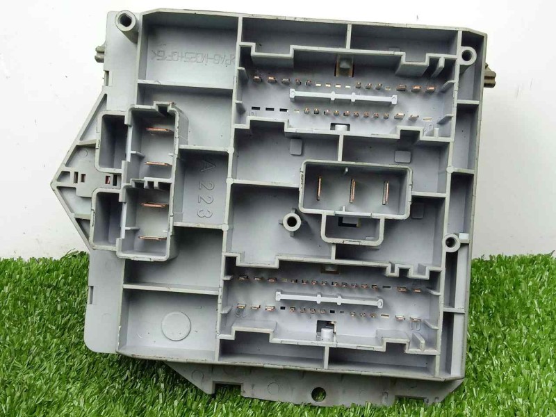 Recambio de caja reles / fusibles para alfa romeo 147 (190) 1.6 16v cat referencia OEM IAM 51742419  