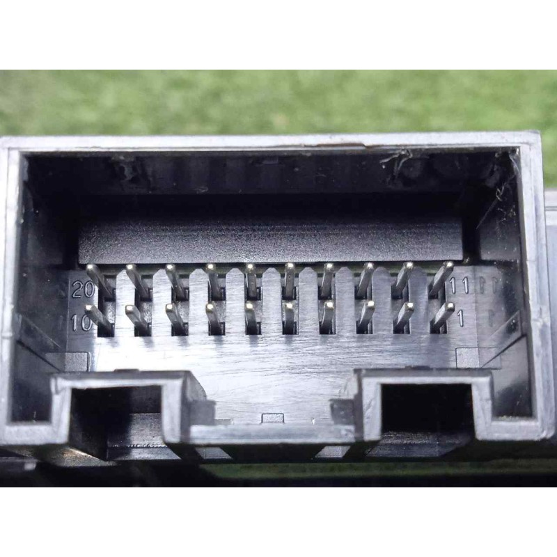 Recambio de warning para audi a3 sedán(8vs) 2.0 16v tdi referencia OEM IAM 8V0925301D  