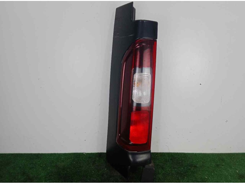 Recambio de piloto trasero izquierdo para renault trafic combi 1.6 dci diesel referencia OEM IAM 265556737R-93867974  