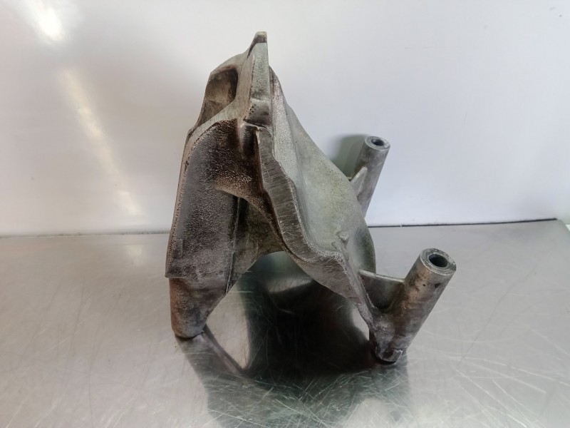 Recambio de soporte motor para volkswagen touareg (7la) 2.5 tdi referencia OEM IAM 070199308A  