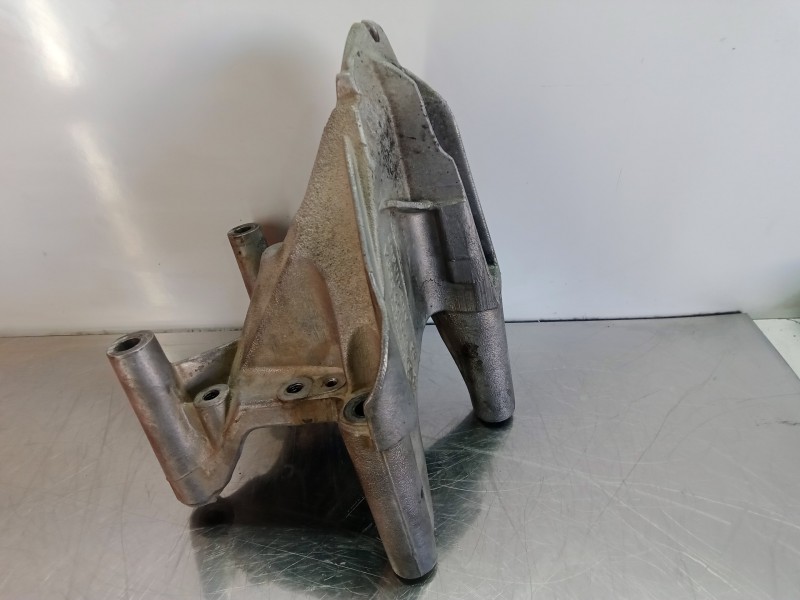 Recambio de soporte motor para volkswagen touareg (7la) 2.5 tdi referencia OEM IAM 070199308A  