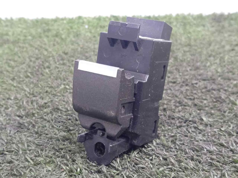 Recambio de mando elevalunas trasero derecho para land rover evoque 2.2 td4 cat referencia OEM IAM BJ3214717AB  