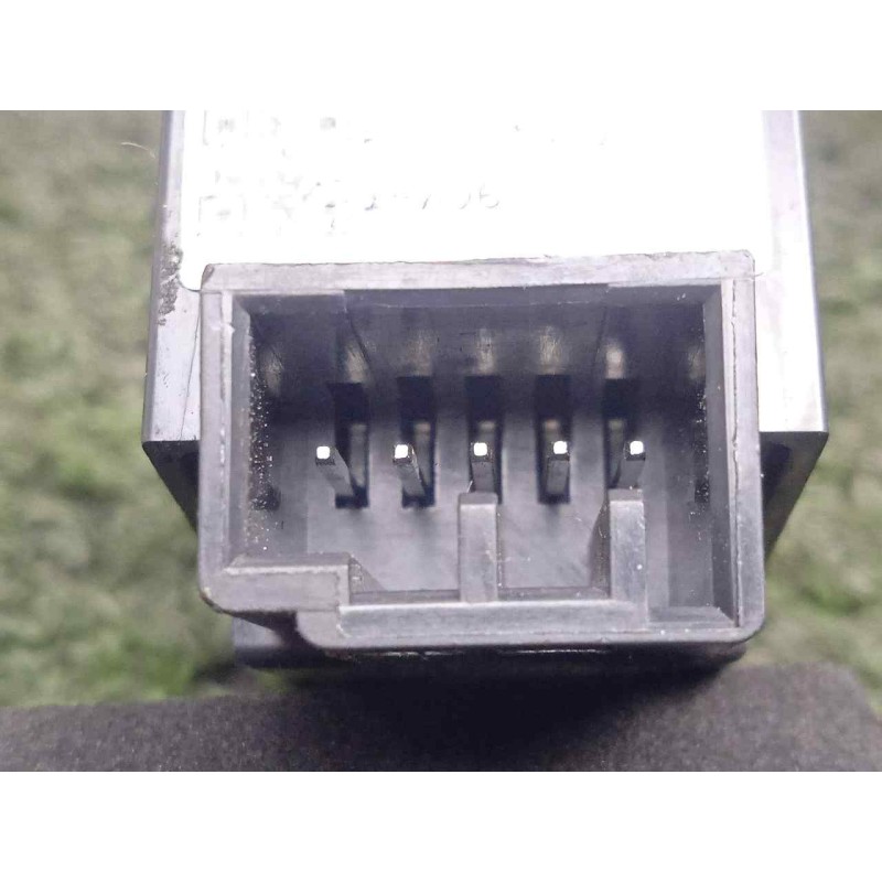 Recambio de mando elevalunas trasero derecho para land rover evoque 2.2 td4 cat referencia OEM IAM BJ3214717AB  