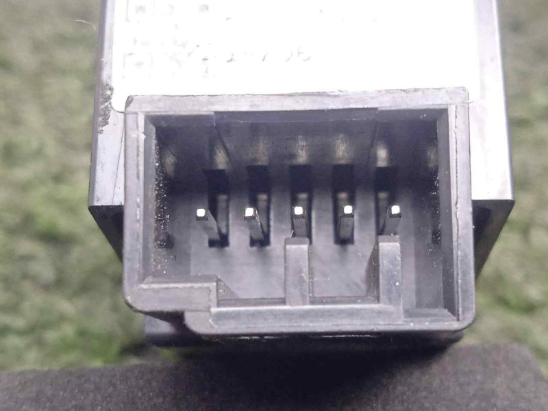 Recambio de mando elevalunas trasero derecho para land rover evoque 2.2 td4 cat referencia OEM IAM BJ3214717AB  