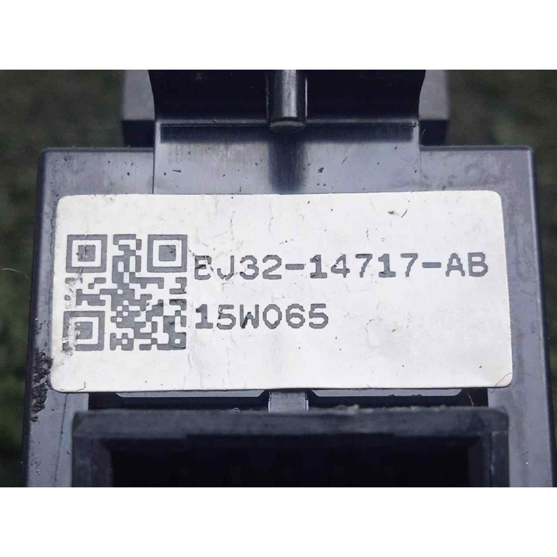 Recambio de mando elevalunas trasero derecho para land rover evoque 2.2 td4 cat referencia OEM IAM BJ3214717AB  