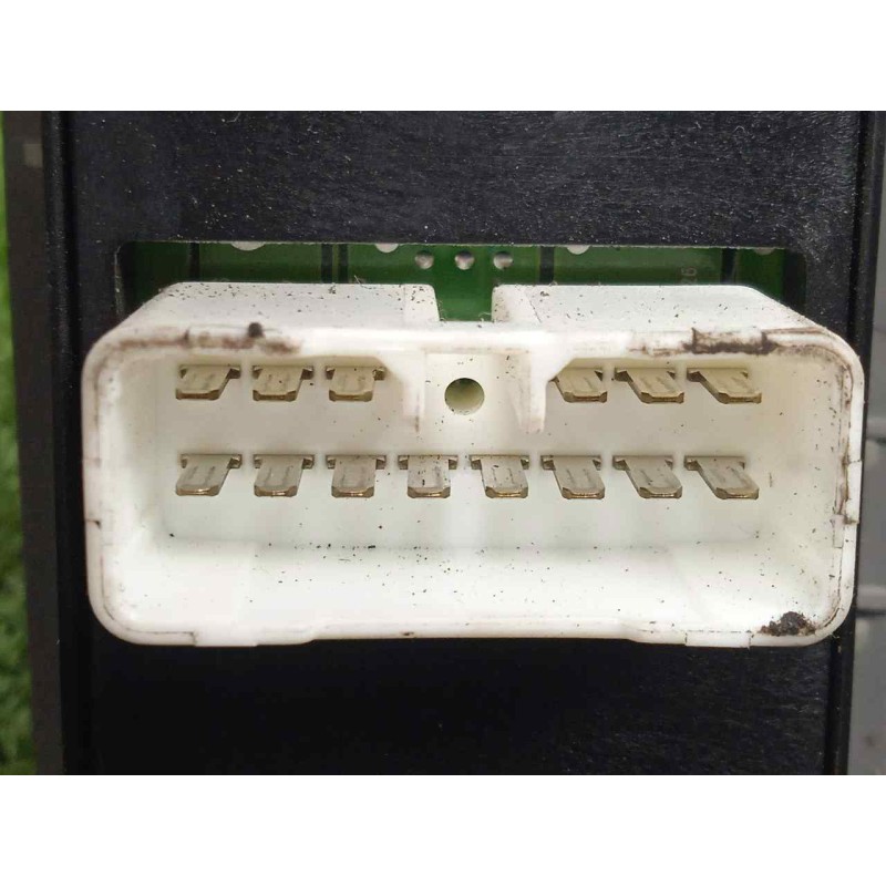 Recambio de mando elevalunas delantero izquierdo para kia magentis 2.0 crdi referencia OEM IAM 93570-2G100S8-457490  