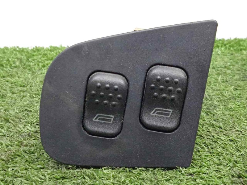 Recambio de mando elevalunas delantero izquierdo para alfa romeo 146 1.9 jtd cat referencia OEM IAM SINREFERENCIA 2.BOTONES 