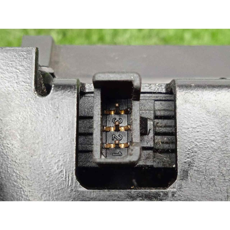 Recambio de cerradura maletero / porton para volkswagen touareg (7la) 2.5 tdi referencia OEM IAM SINREFERENCIA 3.PINES 