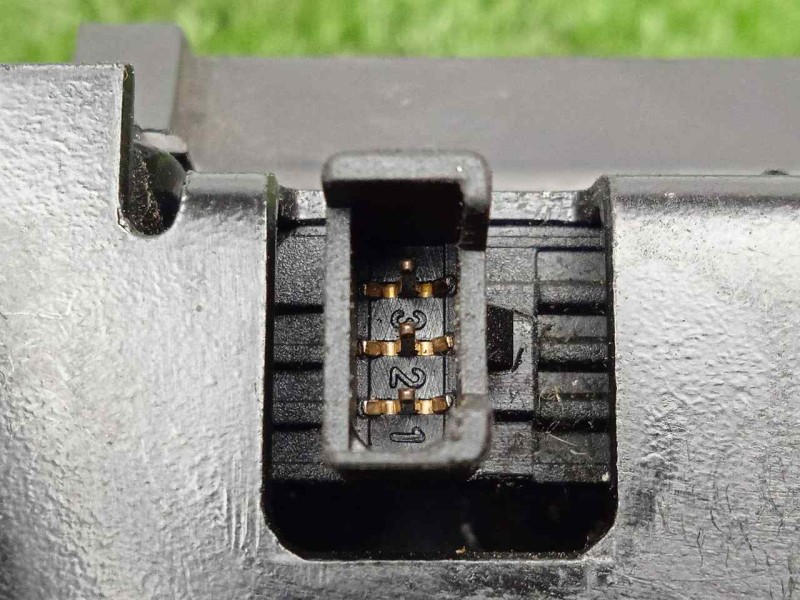 Recambio de cerradura maletero / porton para volkswagen touareg (7la) 2.5 tdi referencia OEM IAM SINREFERENCIA 3.PINES 