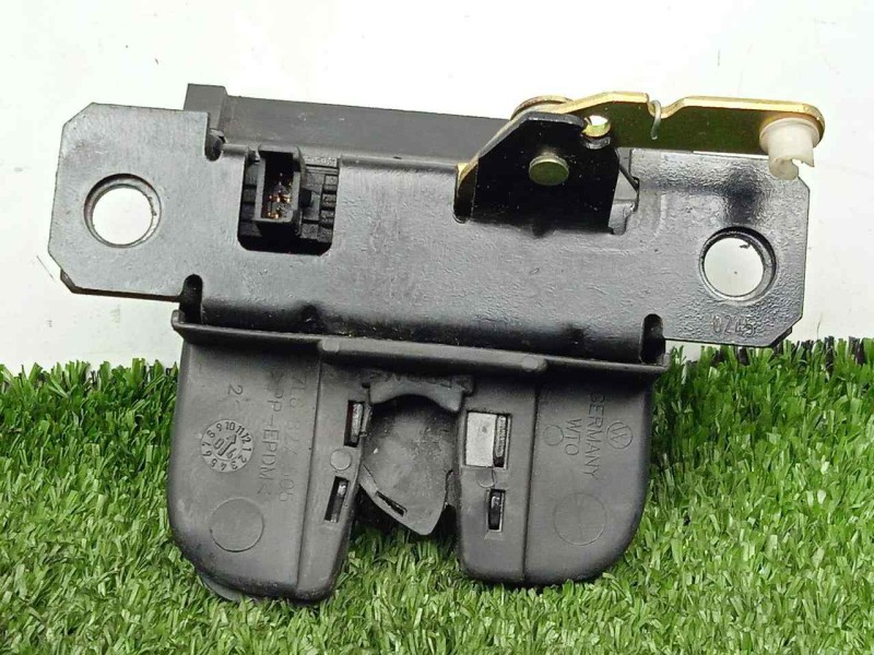 Recambio de cerradura maletero / porton para volkswagen touareg (7la) 2.5 tdi referencia OEM IAM SINREFERENCIA 3.PINES 