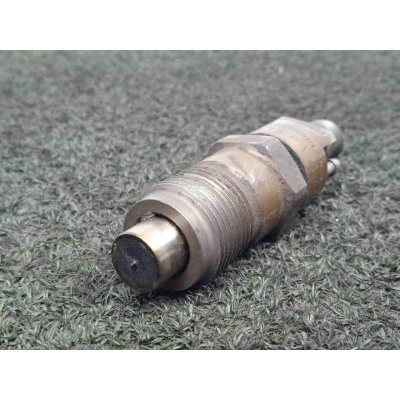 Recambio de inyector para nissan serena (c23m) 2.3 diesel referencia OEM IAM KCN18P1 BOSCH 