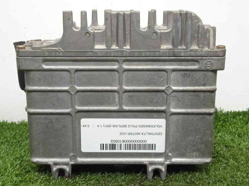 Recambio de centralita motor uce para volkswagen polo berlina (6n1) 1.4 referencia OEM IAM 0261204153-030906027R  BOSCH