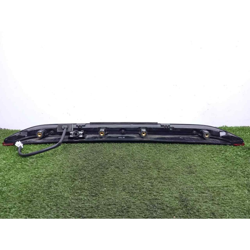 Recambio de luz central de freno para kia ceed 1.0 tgdi cat referencia OEM IAM 92700J7000  