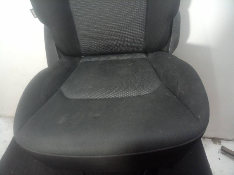 Recambio de asiento delantero derecho para jeep renegade 1.0 t-gdi cat referencia OEM IAM  TELA NEGRO