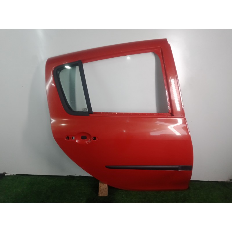 Recambio de puerta trasera derecha para renault clio iii 1.2 referencia OEM IAM   ROJO