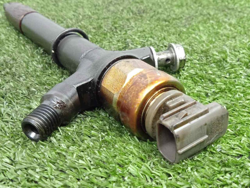 Recambio de inyector para toyota avensis berlina (t25) 2.2 d-4d cat referencia OEM IAM 236700R160  