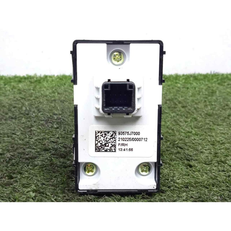 Recambio de mando elevalunas delantero derecho para kia ceed 1.0 tgdi cat referencia OEM IAM 93575J7000  