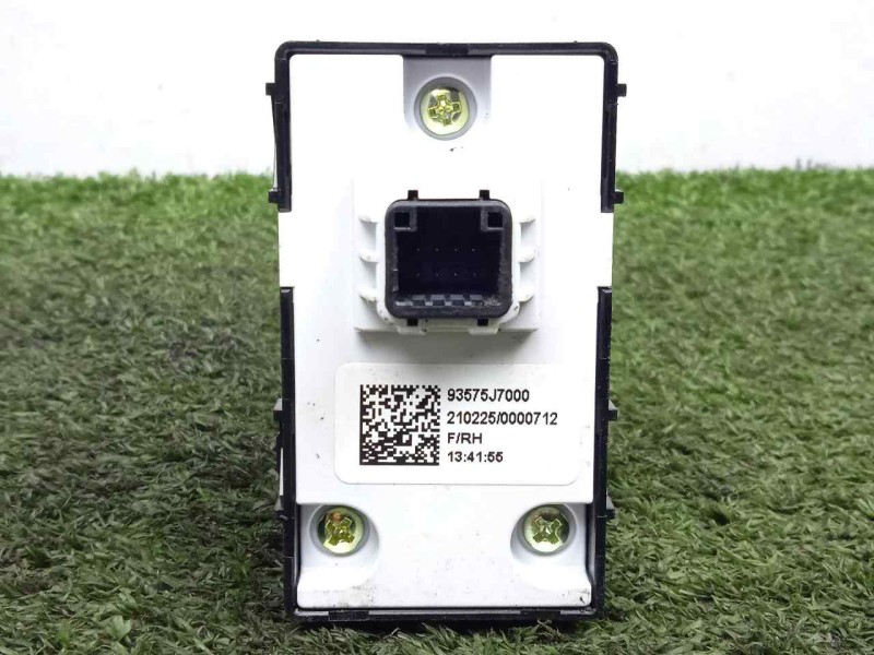 Recambio de mando elevalunas delantero derecho para kia ceed 1.0 tgdi cat referencia OEM IAM 93575J7000  