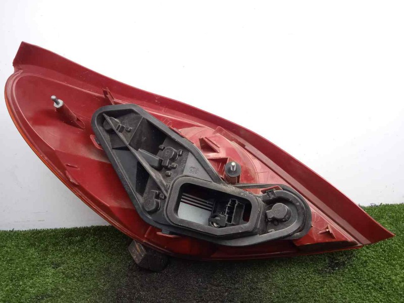 Recambio de piloto trasero derecho para peugeot 207 cc 1.6 16v referencia OEM IAM 9680179080 CABRIO 