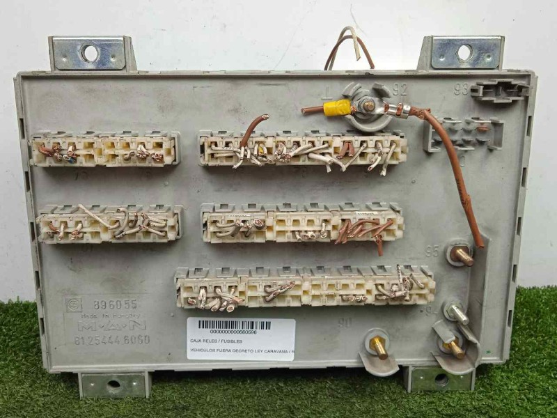 Recambio de caja reles / fusibles para vehiculos fuera decreto ley caravana / remolque caravana referencia OEM IAM 81254446060  
