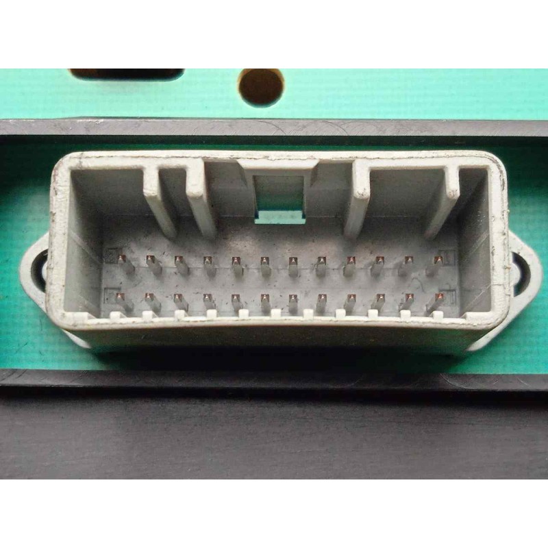 Recambio de cuadro instrumentos para dacia sandero 1.4 cat referencia OEM IAM 8200733620  