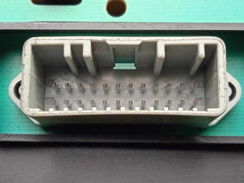 Recambio de cuadro instrumentos para dacia sandero 1.4 cat referencia OEM IAM 8200733620  