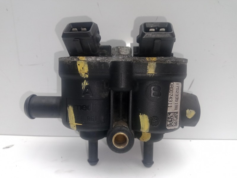 Recambio de inyector para dacia lodgy 1.6 cat referencia OEM IAM 175233919R-0A0074311-110R000057-67R010233  