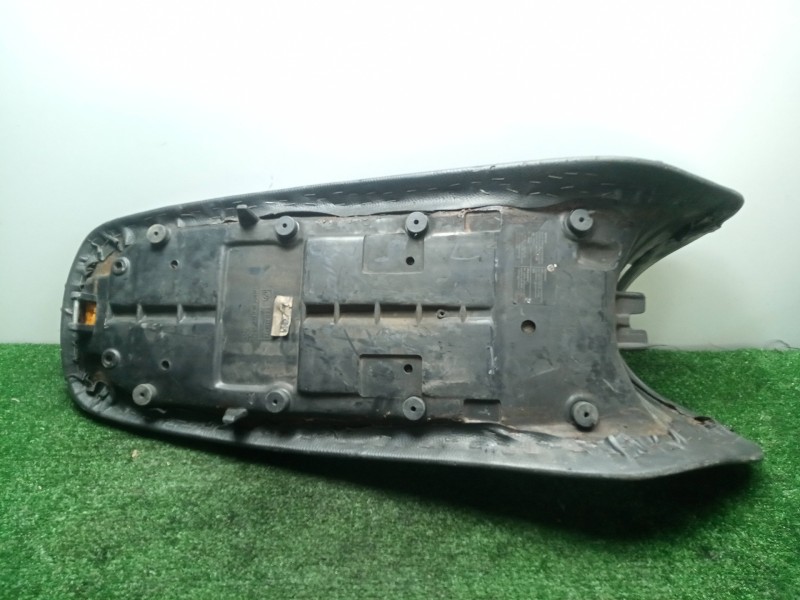 Recambio de asiento para bmw f 650 referencia OEM IAM  E169 - ST ASIENTO