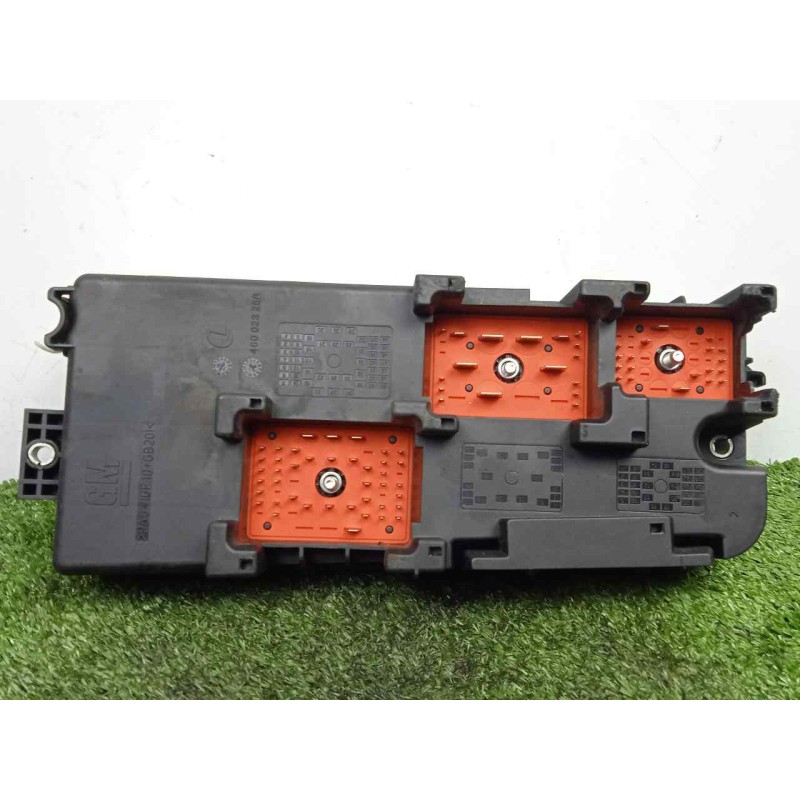 Recambio de caja reles / fusibles para opel vectra c berlina 1.9 cdti referencia OEM IAM 13170899-5190066104  