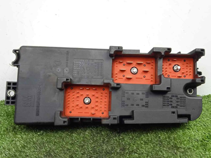 Recambio de caja reles / fusibles para opel vectra c berlina 1.9 cdti referencia OEM IAM 13170899-5190066104  