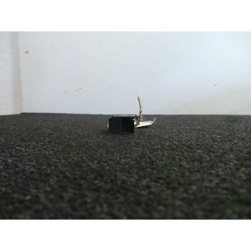 Recambio de mando elevalunas trasero izquierdo para volkswagen passat berlina (3b2) 1.9 tdi referencia OEM IAM   