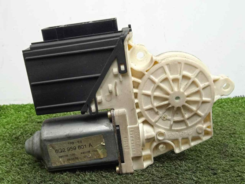 Recambio de motor elevalunas delantero derecho para seat ibiza (6l1) 1.9 sdi referencia OEM IAM 6Q2959801A  