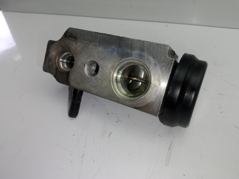 Recambio de valvula expansion para hyundai ix35 1.7 crdi cat referencia OEM IAM 977752Y200  