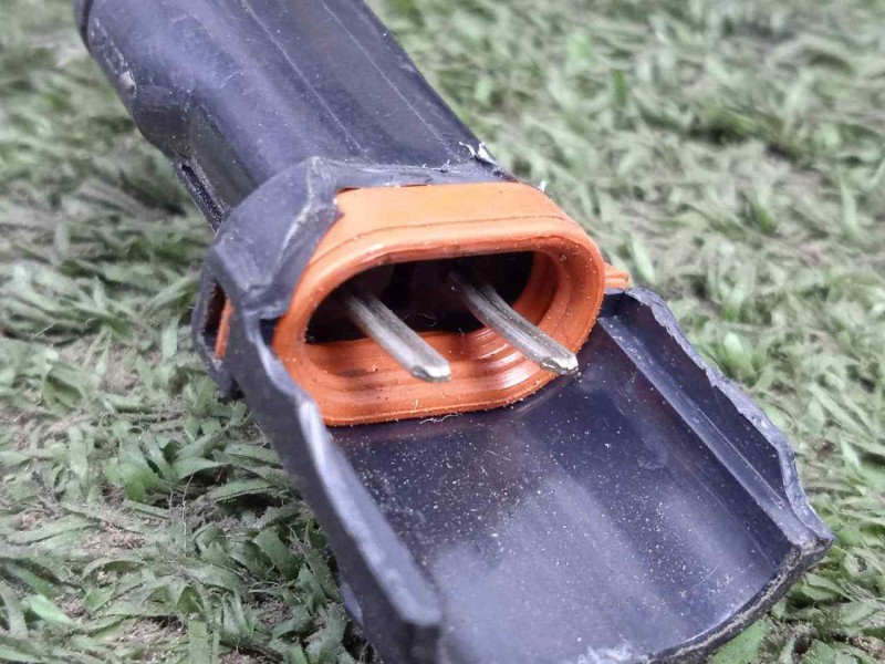 Recambio de cerradura puerta delantera derecha para kia shuma 1.5 cat referencia OEM IAM SINREFERENCIA 2.PINES 