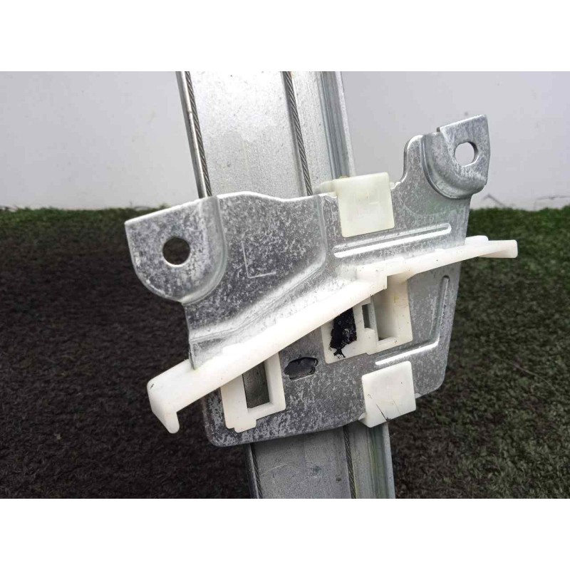 Recambio de elevalunas trasero izquierdo para kia sephia 1.8 cat referencia OEM IAM 0K20173560A MANUAL SIN USAR