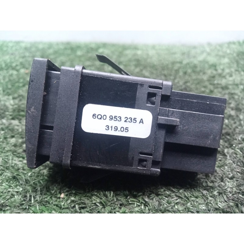Recambio de warning para volkswagen polo (9n3) 1.4 tdi referencia OEM IAM 6Q0953235A  