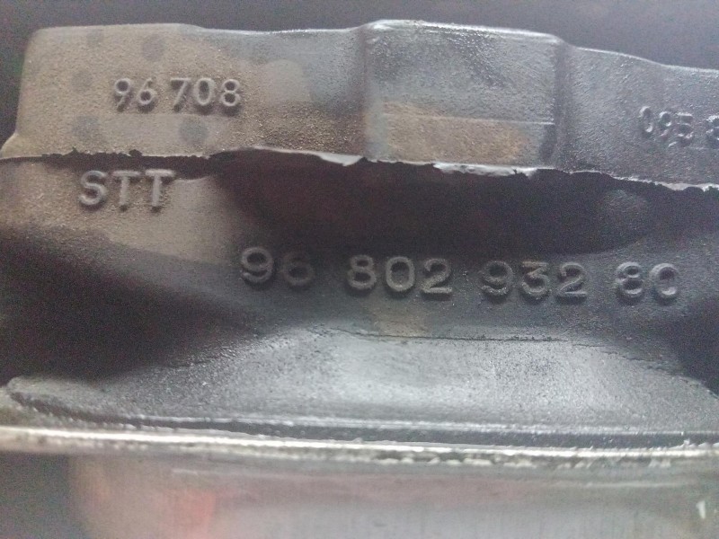 Recambio de soporte motor izquierdo para peugeot 208 1.2 12v vti referencia OEM IAM 9680293280  