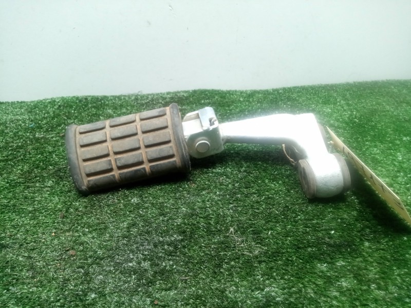 Recambio de posapie para yamaha xv 125/250/535 virago referencia OEM IAM 2UJ2742000  DELANTERO DERECHO