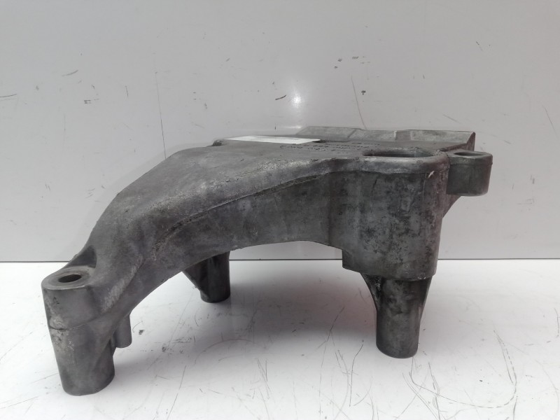 Recambio de soporte motor para seat leon (1p1) 1.9 tdi referencia OEM IAM 03G199207B  