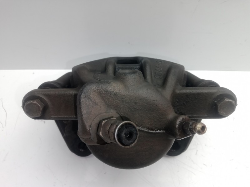 Recambio de pinza freno delantera derecha para renault clio iii 1.2 referencia OEM IAM 8864D-54 TRW 