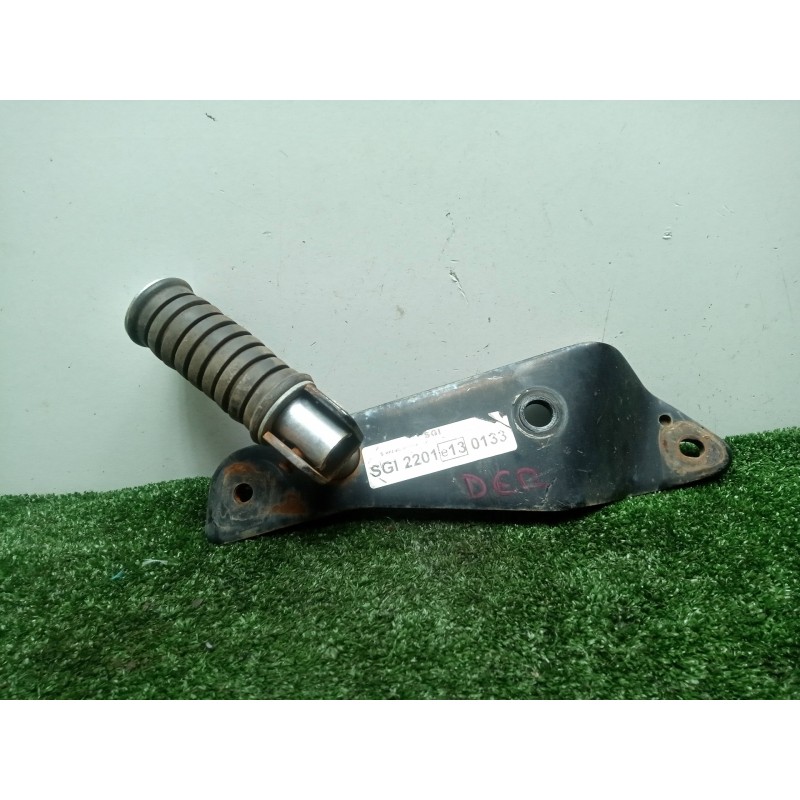 Recambio de posapie para yamaha xv 125/250/535 virago referencia OEM IAM 2UJ274400033  TRASERO DERECHO