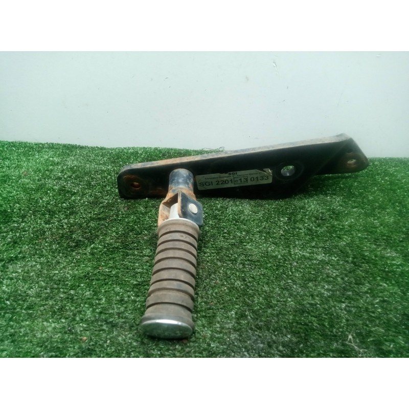 Recambio de posapie para yamaha xv 125/250/535 virago referencia OEM IAM 2UJ274400033  TRASERO DERECHO