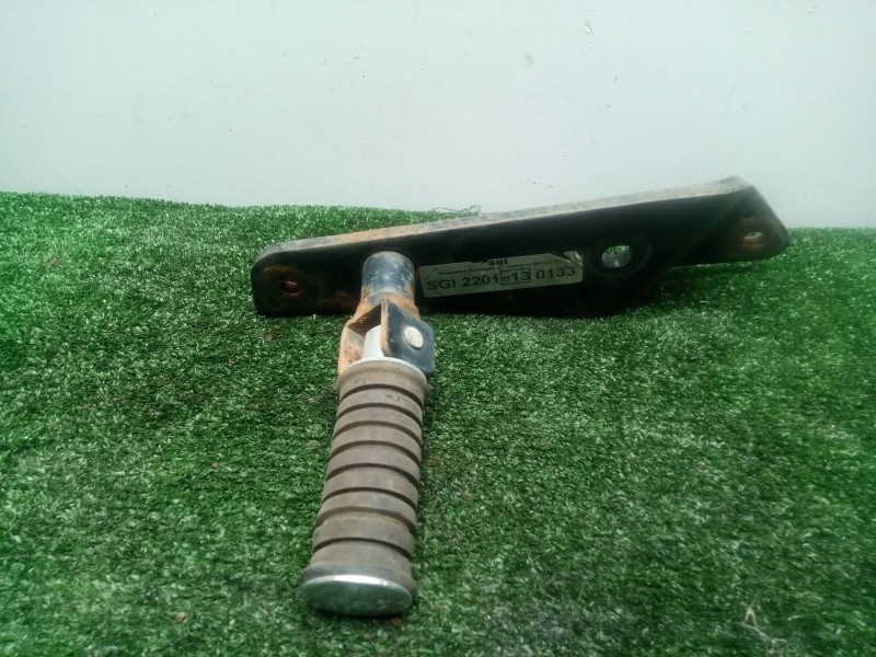 Recambio de posapie para yamaha xv 125/250/535 virago referencia OEM IAM 2UJ274400033  TRASERO DERECHO