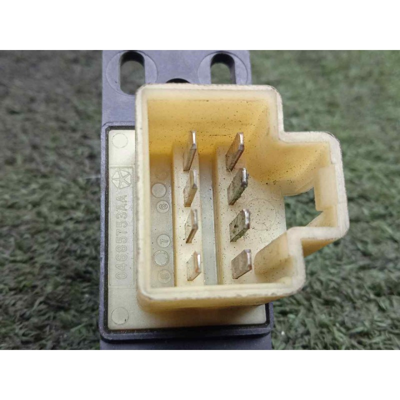 Recambio de mando elevalunas delantero derecho para chrysler voyager (rg) 2.5 crd cat referencia OEM IAM 04685753AA  