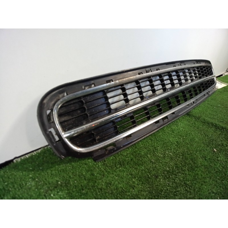 Recambio de rejilla paragolpes central para mini mini (r56) 1.4 16v cat referencia OEM IAM 114129  
