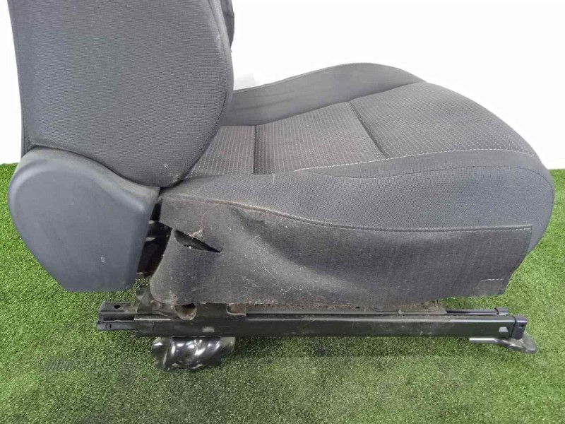 Recambio de asiento delantero izquierdo para toyota auris 1.4 turbodiesel cat referencia OEM IAM  TELA NEGRO