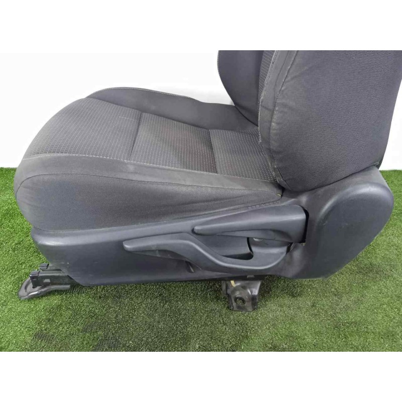 Recambio de asiento delantero izquierdo para toyota auris 1.4 turbodiesel cat referencia OEM IAM  TELA NEGRO