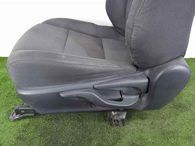 Recambio de asiento delantero izquierdo para toyota auris 1.4 turbodiesel cat referencia OEM IAM  TELA NEGRO